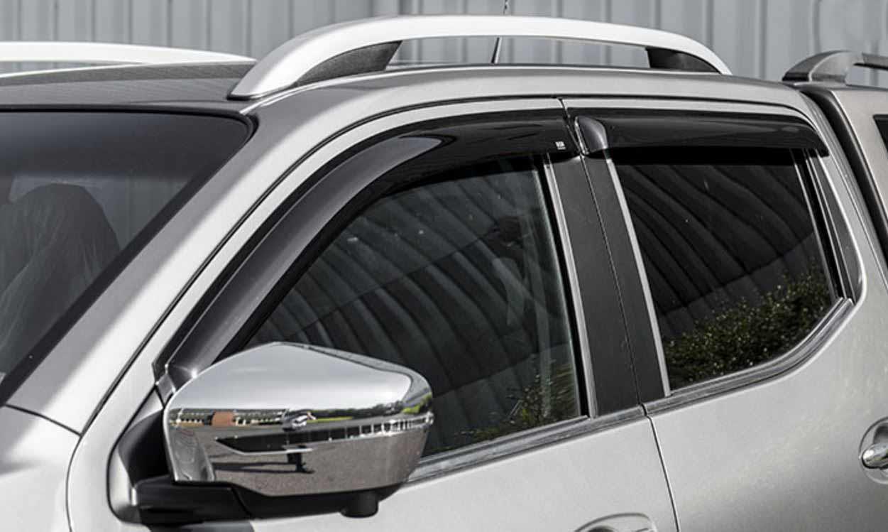 Deflecteur D'air Nissan Np300 (4P)  Dark Smoke 2016+ Double Cab